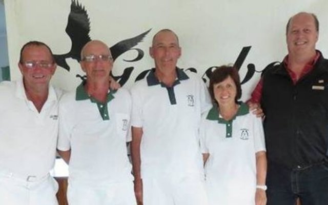 2de Plek: Mark Beviss-Challinor (Robertson), Mike Puttick, Vic Breach, Kay Puttick (Franskraal) en De Wet van Niekerk (Gansbaai Superspar).